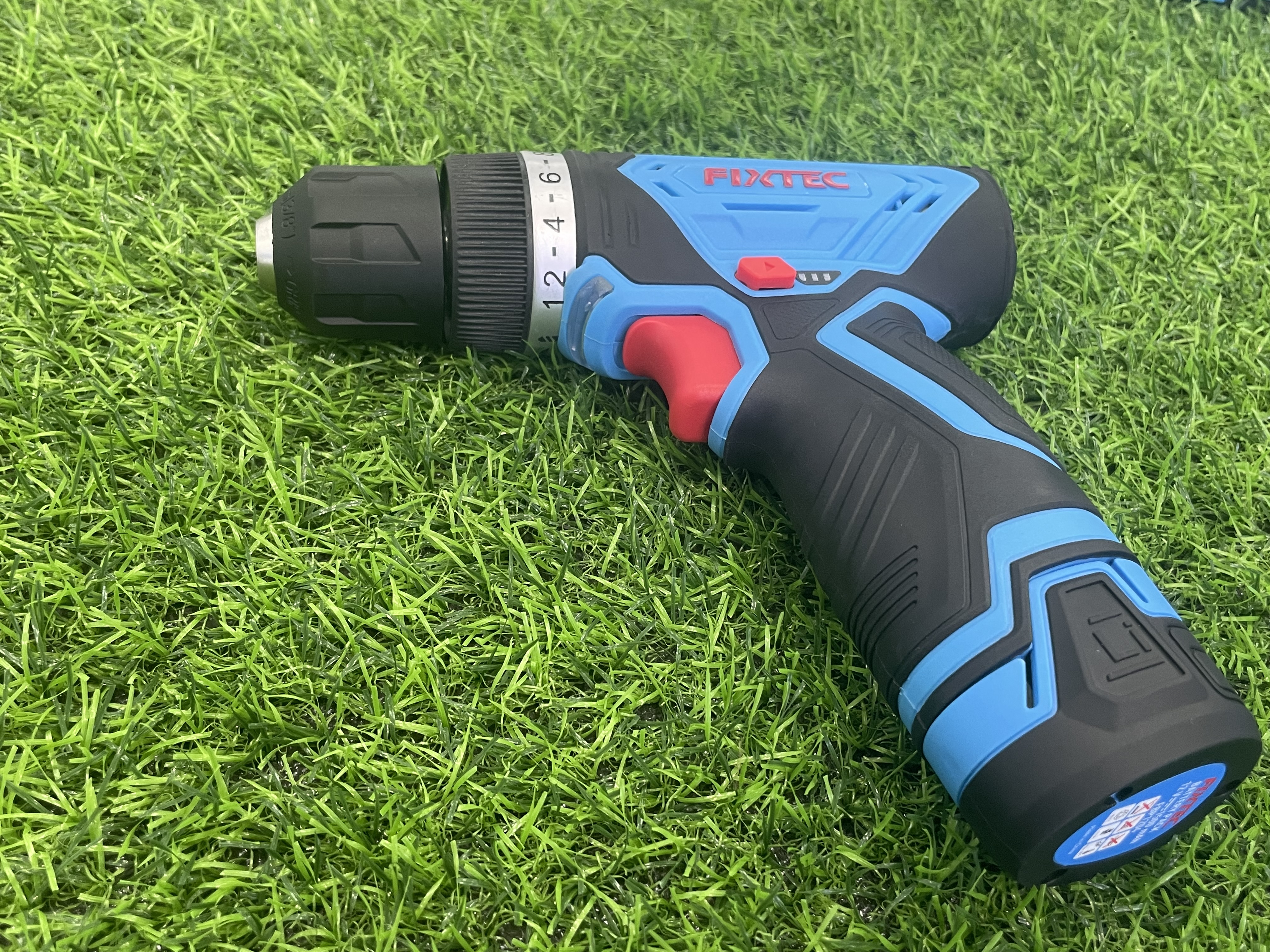 taladro inal&aacute;mbrico compacto